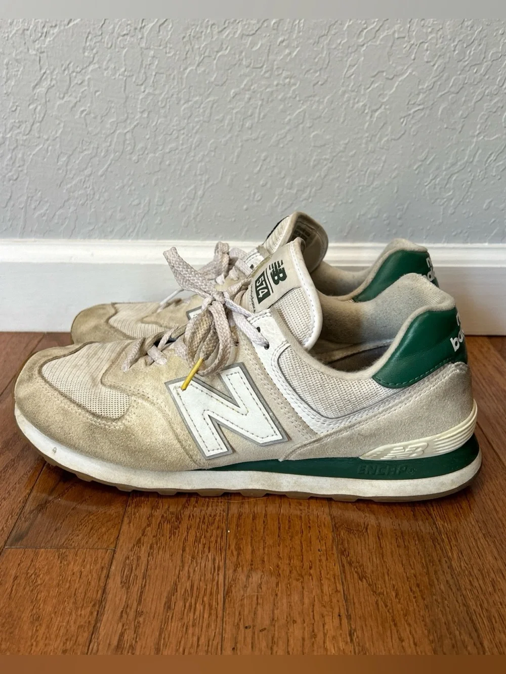 New Balance 574 Running Shoes Athletic Sneakers Men’s Size 9.5 Gray Green White